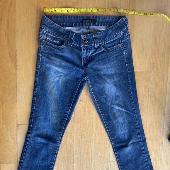 GUESS Los Angeles Low-Rise Skinny Jeans - Picture 6 of 7